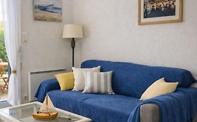 Centre ville de Sarzeau, appartement au calme avec jardinet et parking privé
